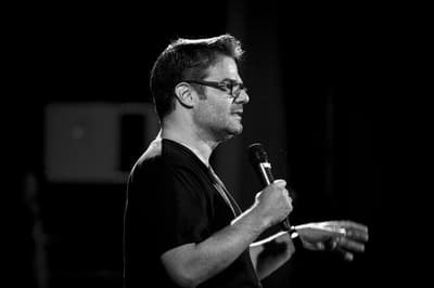 Influencer venezolano presenta show de stand up en el Teatro Latino