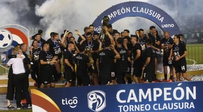 ¡Noche de estrellas! Premian a los campeones del fútbol paraguayo 2023