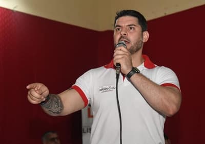 Nenecho dice que solo respondió insultos tras desafiar a “mano a mano”