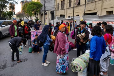 Indígenas reclaman tierras frente al Congreso