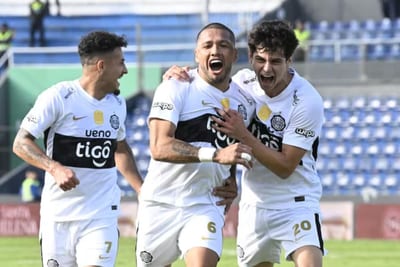 Olimpia liquidó 3-0 a Luqueño y escala con firmeza en la tabla