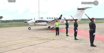 Abdo Benítez viaja a Uruguay para abordar temas comerciales con Lacalle Pou