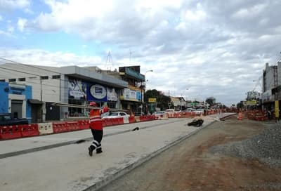 Con sorteo de moto y vales buscan resarcir a afectados por metrobús
