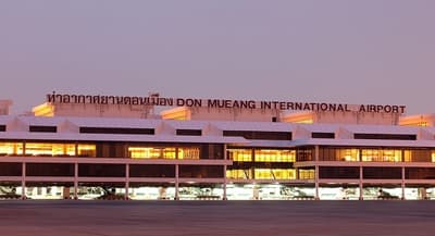 Amputan pierna a mujer tras quedar atrapada en pasarela de aeropuerto de Bangkok