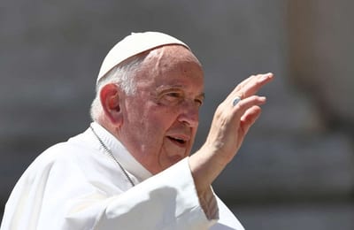 El Papa Francisco se disculpa por comentarios sobre homofóbicos