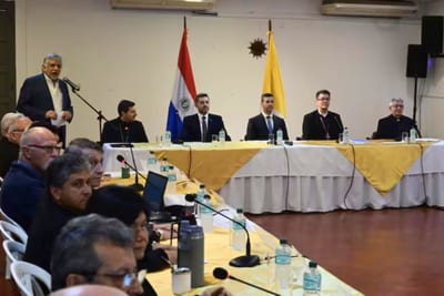 Obispos se reúnen con Peña y Alliana en el Seminario