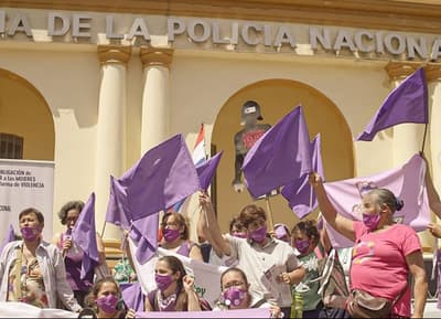Mujeres ganan 720.000 Gs. menos que hombres y encabezan 38% de hogares