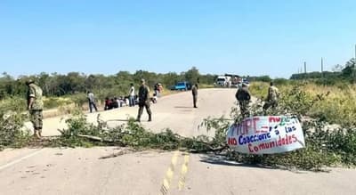 Indígenas Ayoreo bloquean ruta exigiendo compensación por obras del Puente Bioceánico