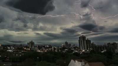 Emiten alerta por tormentas y vientos de hasta 120 km/h