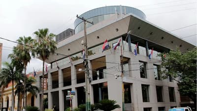 En el Senado, un director o jefe por cada tres empleados