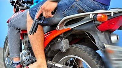 Motochorros se llevan G. 30 millones tras retiro bancario en Ñemby