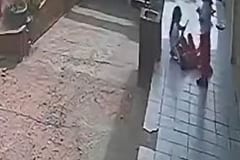 Agresión escolar en Ñemby: niña golpea con un palo a compañero de 7 años