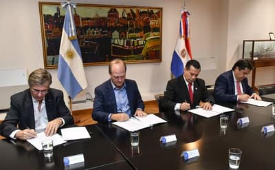 Acuerdo Peña-Milei sobre Yacyretá rige en Argentina: Dudas en Paraguay
