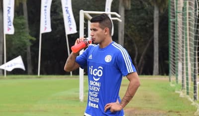 Olimpia sigue negociando el fichaje Derlis González