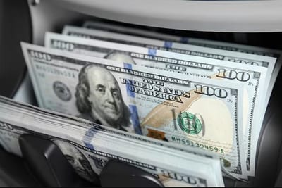Dólar cae a G. 5.880 y plantean mayor intervención del BCP