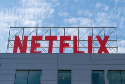 Netflix anuncia despidos tras caída del 40% de sus acciones
