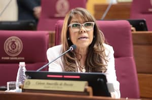 Celeste Amarilla y conductor de plataforma protagonizan percance automovilístico
