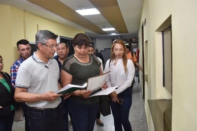 Docente denuncia deudas falsas y embargos por G. 34 millones