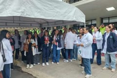 Bioquímicos y farmacéuticos del IPS exigen reajuste salarial