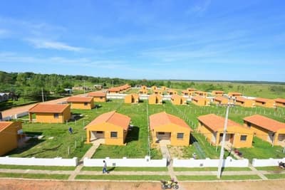 Abdo Benítez aprueba construcción de 1.500 viviendas en ciudades fronterizas
