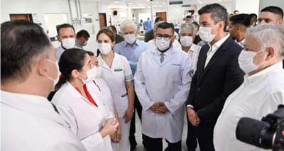 Entre reclamos y abucheos, Peña enfrenta protesta en IPS