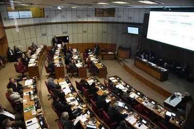 Aprueban nuevos impuestos a pedir de boca del Ejecutivo