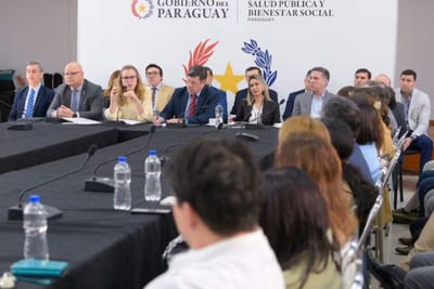 Gobierno propone escalafón y equiparar salarios de médicos