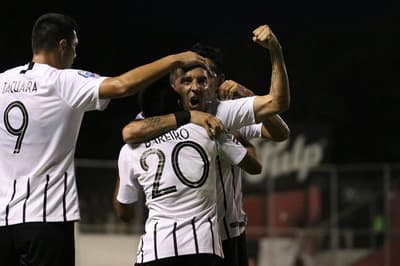 Tres partidos se disputan este miércoles por el Clausura
