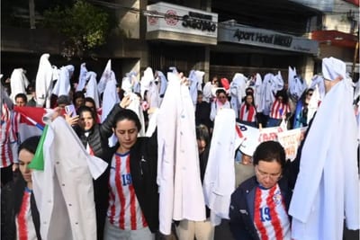 Trabajadores de Salud protestan y analizan paro nacional