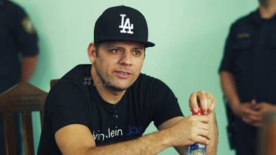 “Cucho” se pinta como próspero empresario y evade preguntas