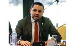 Municipalidad de Asunción gastó 11 veces más en salarios que en obras