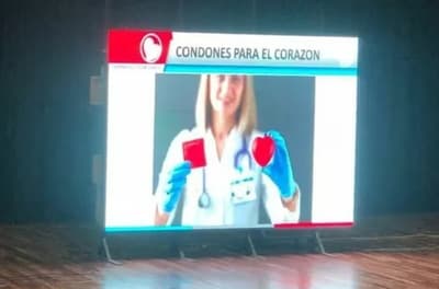 Controversia por manuales de educación sexual en escuelas públicas
