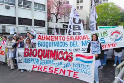 Paro nacional de bioquímicos: profesionales de Salud definirán huelga por reajuste
