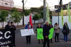 Cacerolazo frente a Mburuvicha Róga por gestión de Peña