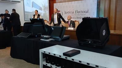 Corte destraba licitación de máquinas de votación