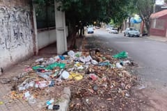 Basura invade calles del centro de Asunción