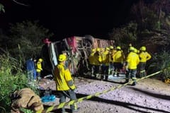 Bus paraguayo vuelca en Brasil y deja tres fallecidas, entre ellas una niña