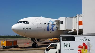 Avión de Air Europa aterriza de emergencia tras impactar contra pájaro