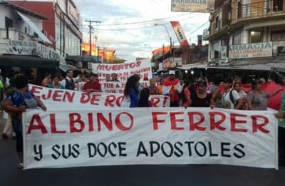 Comerciantes cierran calle contra desalojo en San Lorenzo