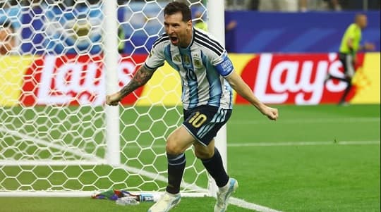 Messi hace historia: doblete y récord como máximo goleador de los Mundiales