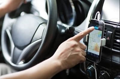 Exigen licencia profesional a conductores de plataformas