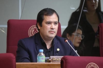 Diputado Gamarra reacciona con insultos tras proponer proyecto ya vetado