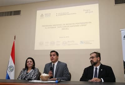 Ofrecen becas en el extranjero para universitarios e investigadores