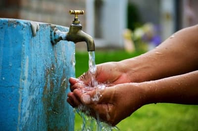 El dilema del agua en Paraguay: Abundancia, desperdicio y desigualdad