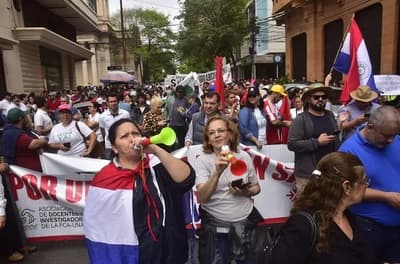 UNA: Suspenden paro tras promesa de nivelación salarial