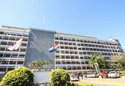 Senador denuncia grosera sobrefacturación en compra de medicamentos en IPS