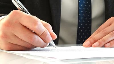 Estudio del MIT revela el misterio del lenguaje legal complejo de los abogados