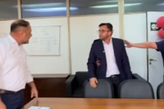 Concejal electo apunta a presuntas coimas y documentos retenidos