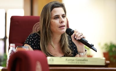 Kattya González rememora juramento como senadora