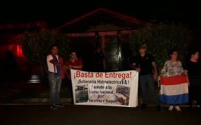 Escrachan al diputado Édgar Ortiz